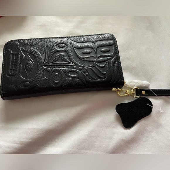 Northwest Spirit Genuine Leather RFID Wallet with Coast Salish Design - Picture 1 of 4